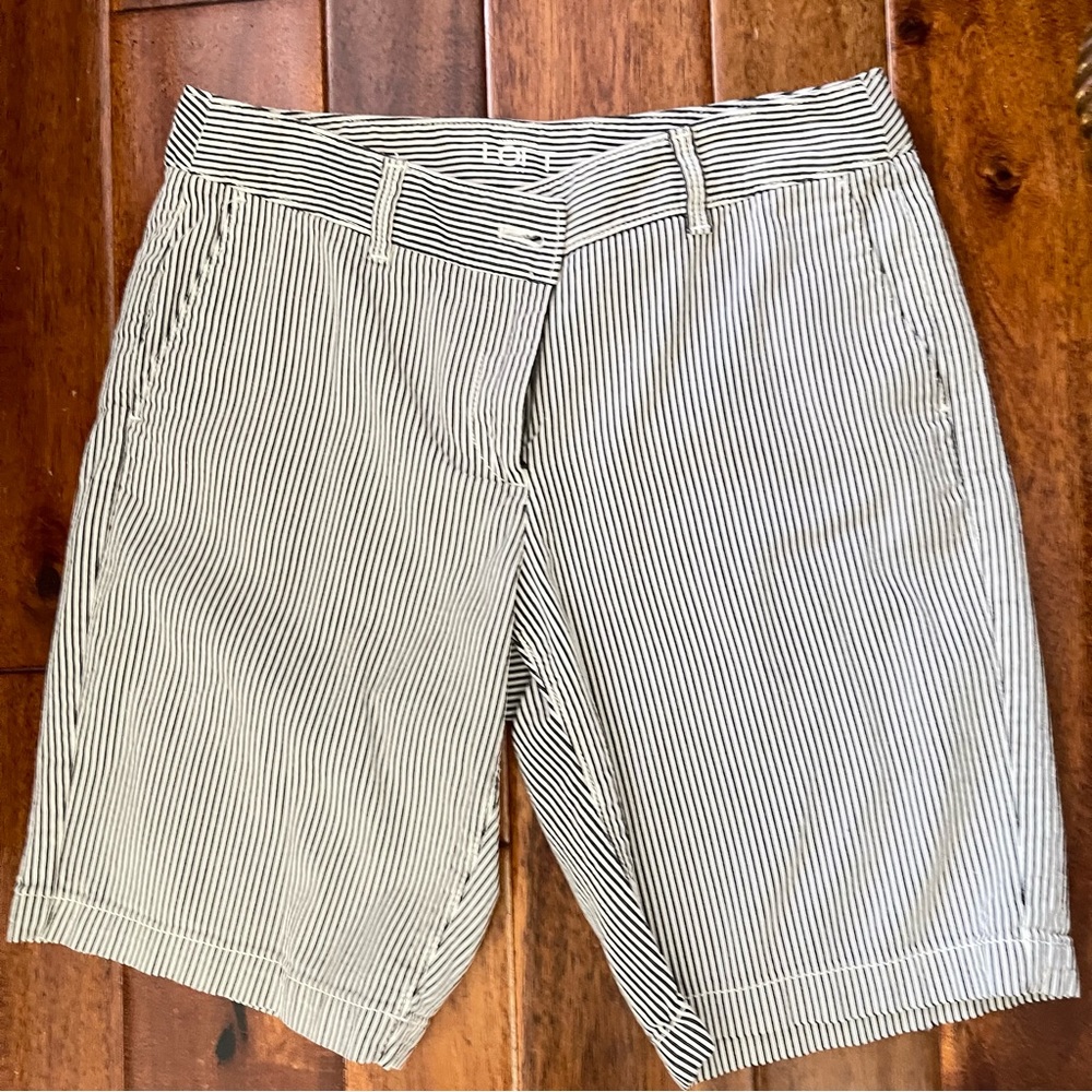 An Taylor Navy White stripes side pocket shorts Size 6
